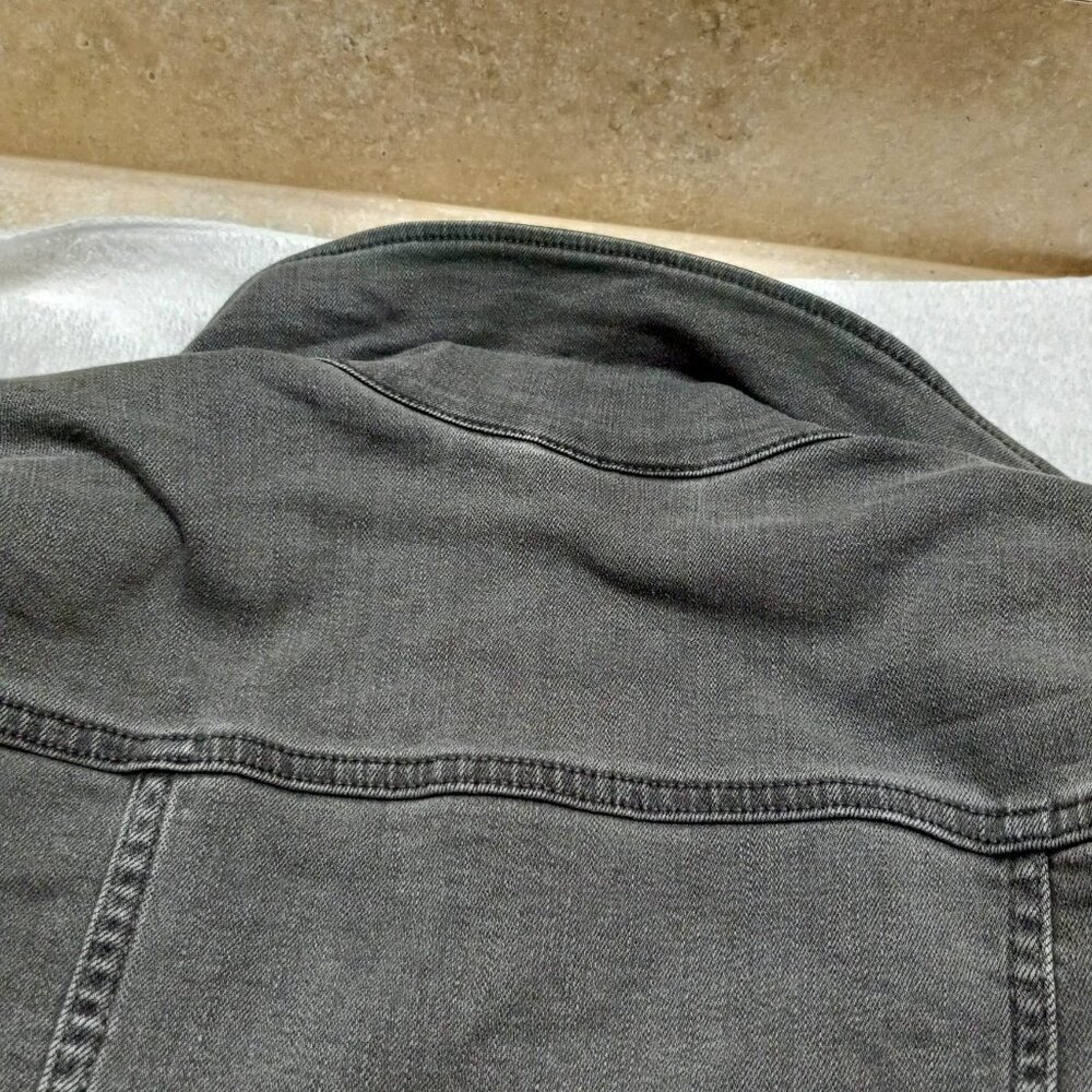 Susan Graver Gray Stretch Denim Jacket L with Frayed Hem - Picture 11 of 14